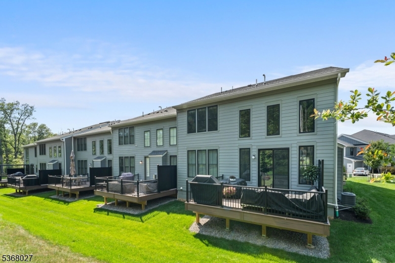 28 Peacock Ln 28