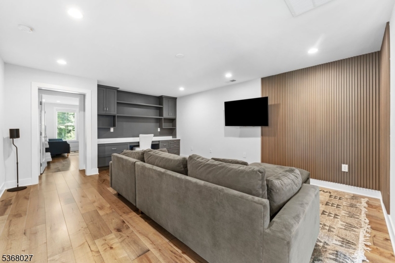 28 Peacock Ln 28