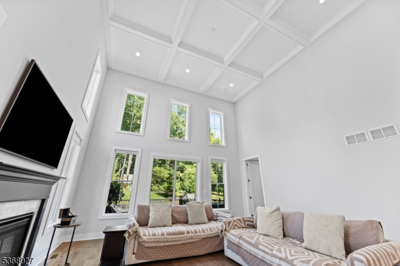28 Peacock Ln 28