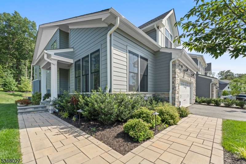 28 Peacock Ln 28