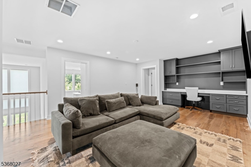 28 Peacock Ln 28