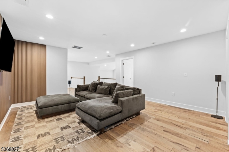 28 Peacock Ln 28