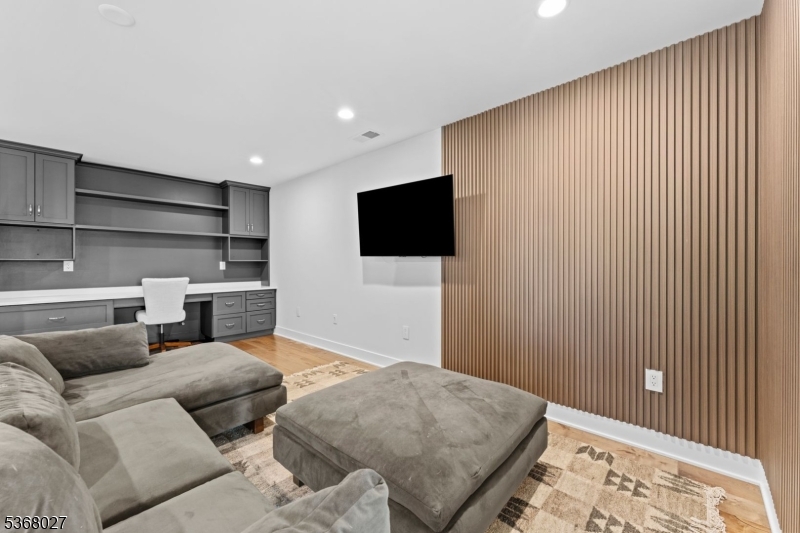 28 Peacock Ln 28