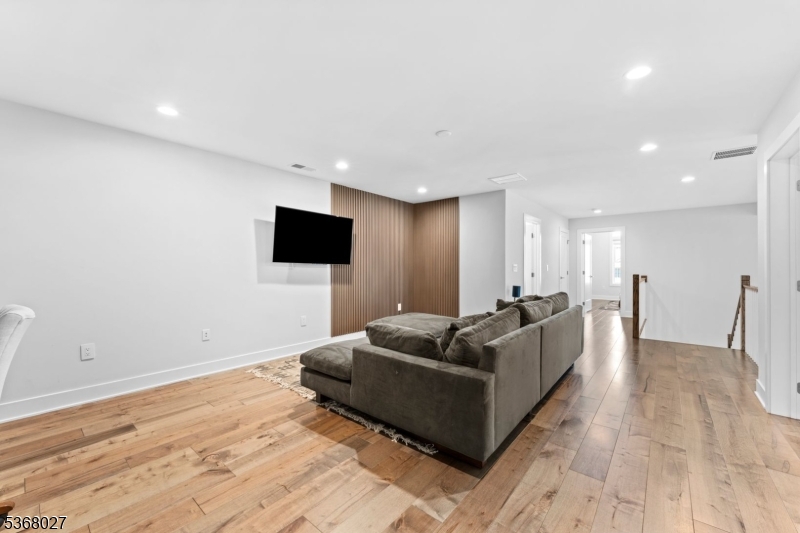 28 Peacock Ln 28