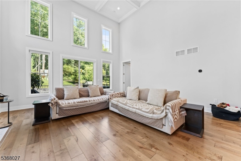 28 Peacock Ln 28