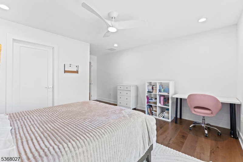28 Peacock Ln 28