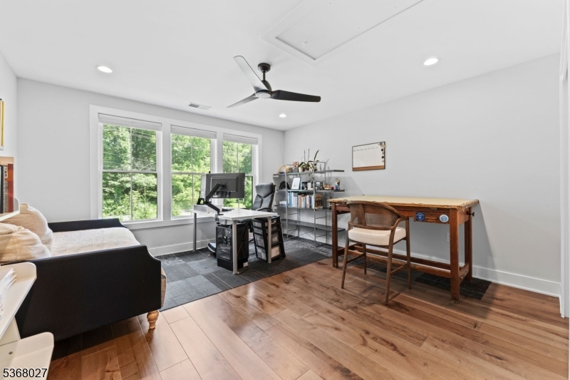 28 Peacock Ln 28