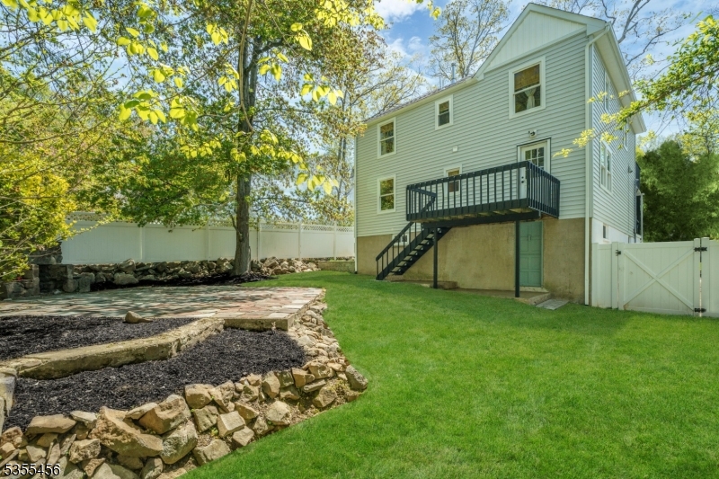 8 MOUNTAINSIDE DRIVE