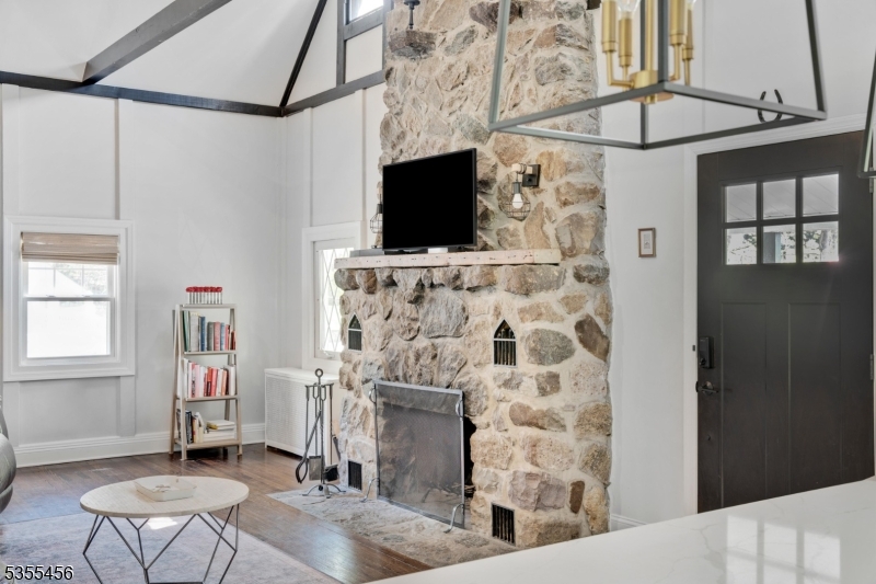 8 MOUNTAINSIDE DRIVE