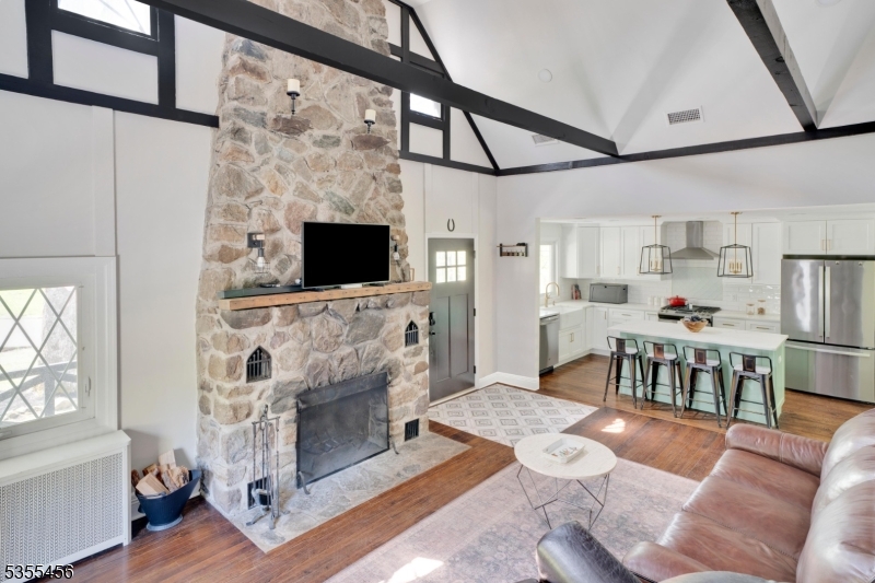 8 MOUNTAINSIDE DRIVE