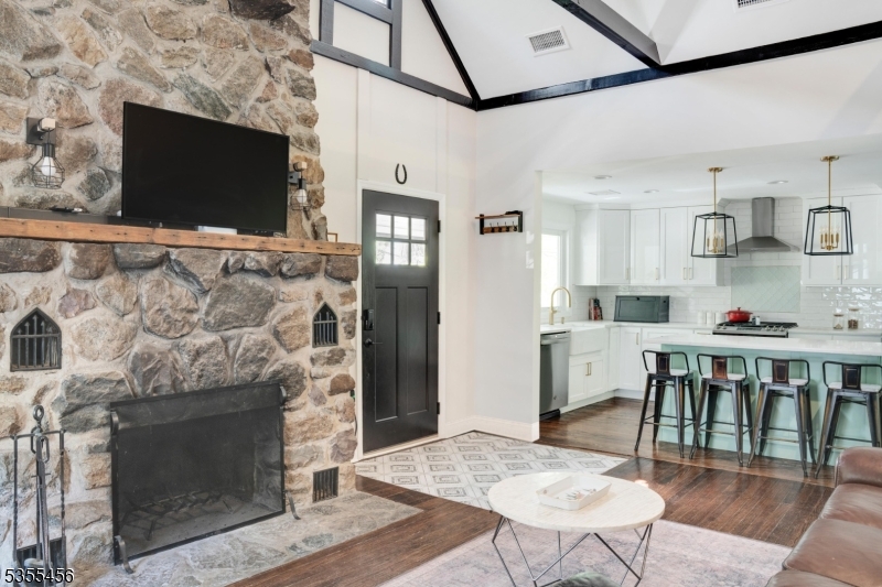 8 MOUNTAINSIDE DRIVE