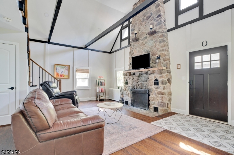 8 MOUNTAINSIDE DRIVE