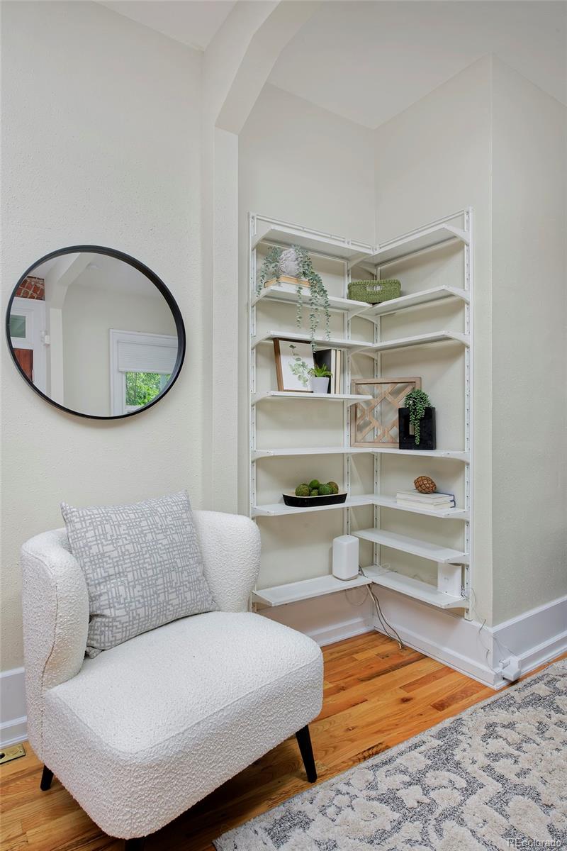2527 W Dunkeld Place