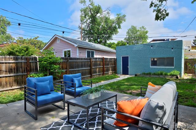 2527 W Dunkeld Place