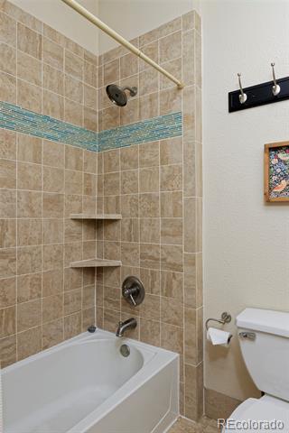 2527 W Dunkeld Place