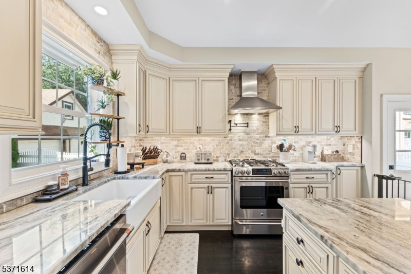 56 Bartell Pl