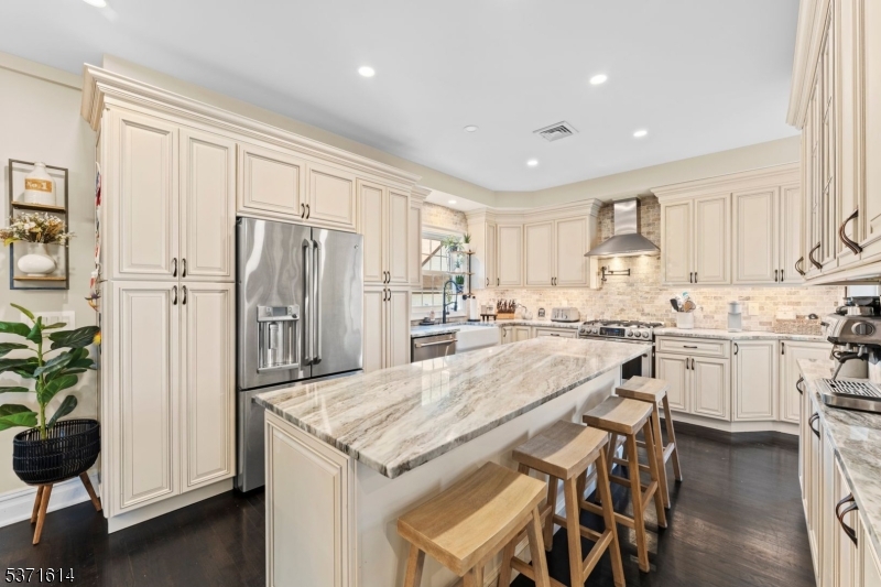 56 Bartell Pl
