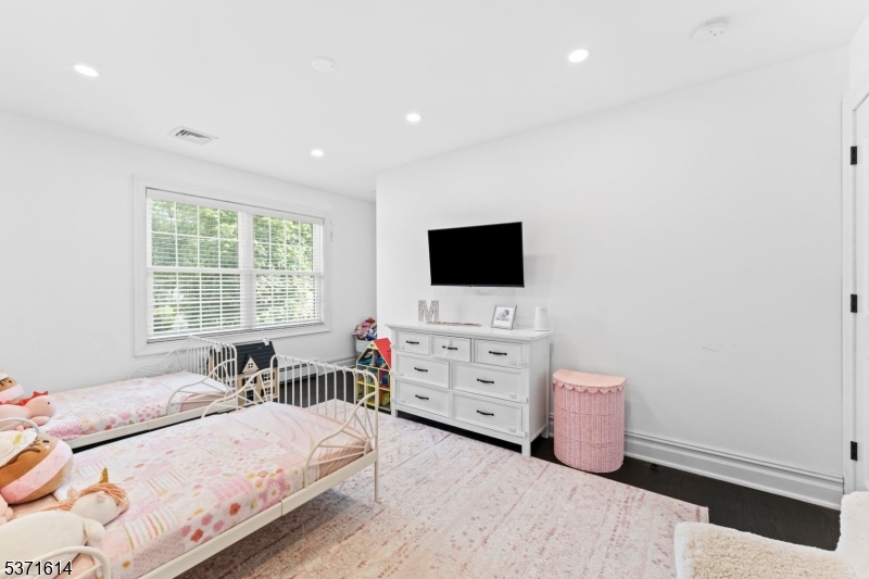 56 Bartell Pl