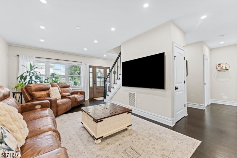 56 Bartell Pl