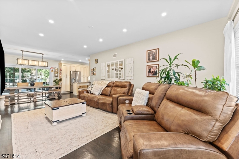 56 Bartell Pl