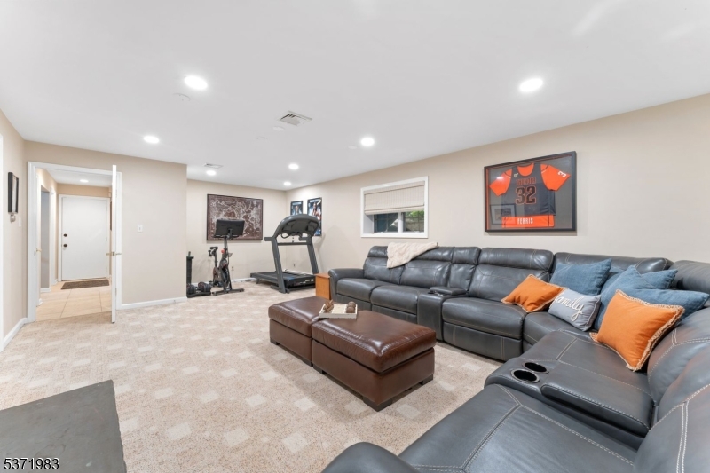 63 Summit Ave