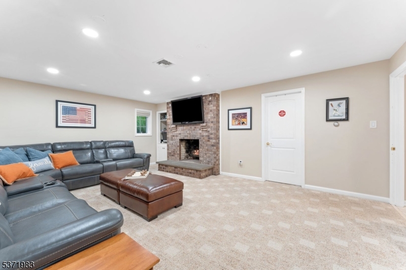 63 Summit Ave