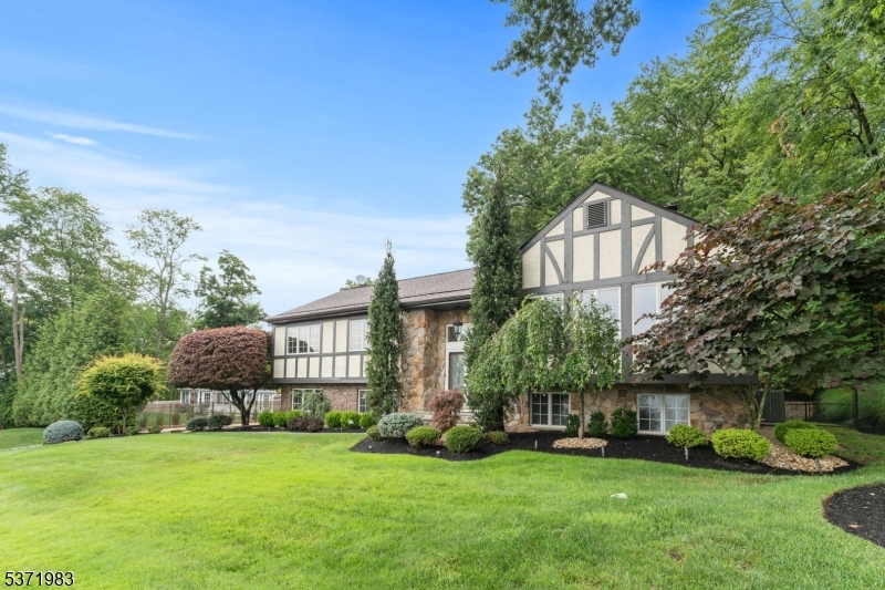 63 Summit Ave