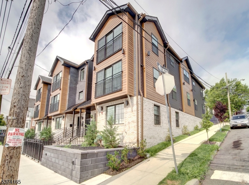71 Stuyvesant Ave