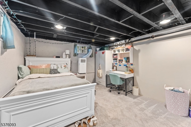 61 Willow Ave