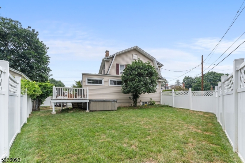 61 Willow Ave