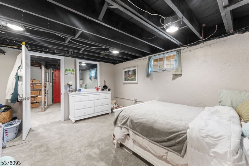 61 Willow Ave