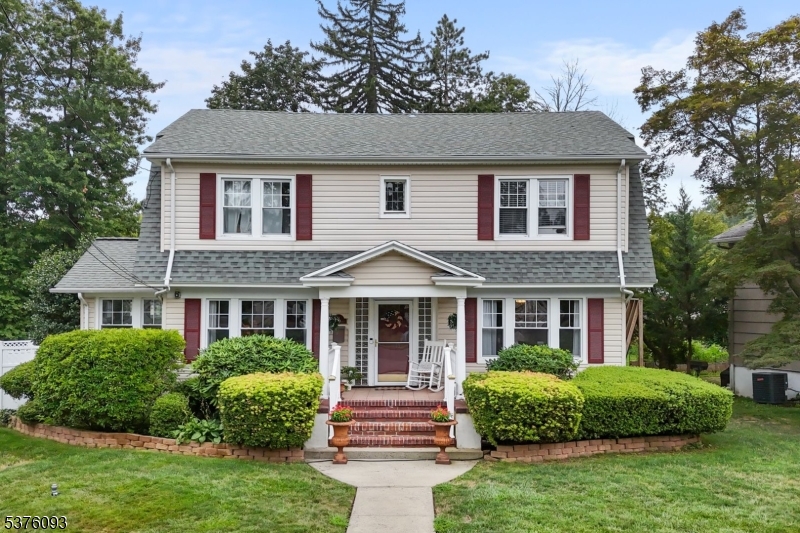 61 Willow Ave