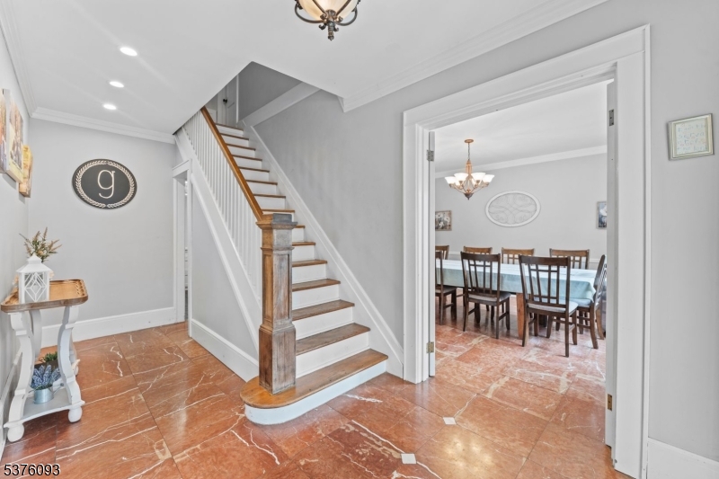 61 Willow Ave