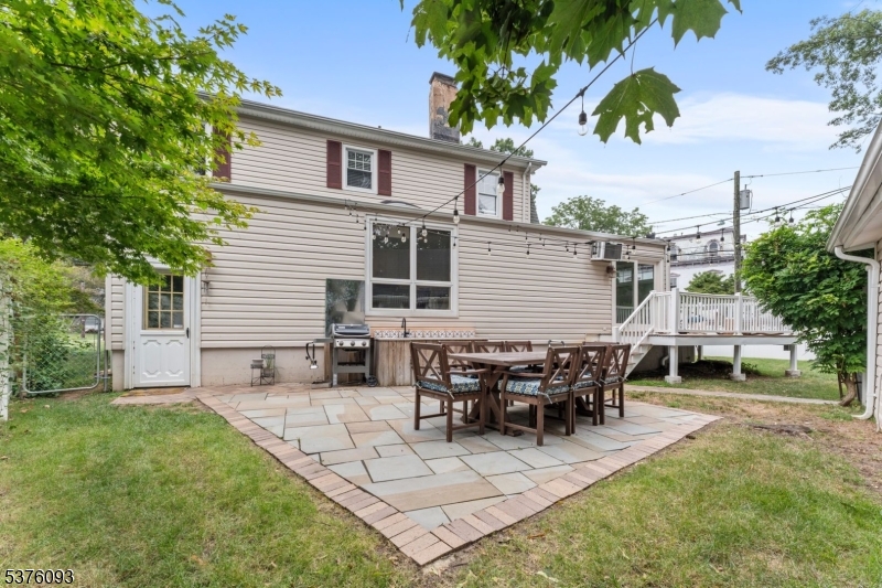61 Willow Ave