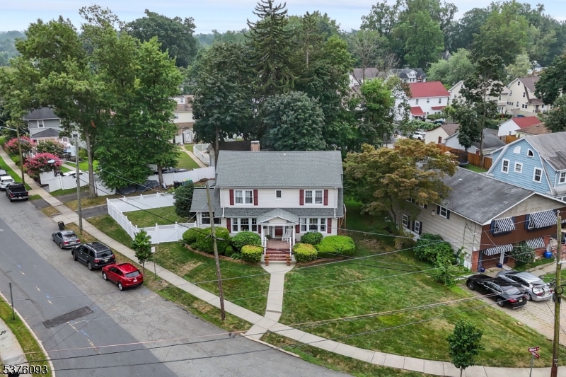 61 Willow Ave