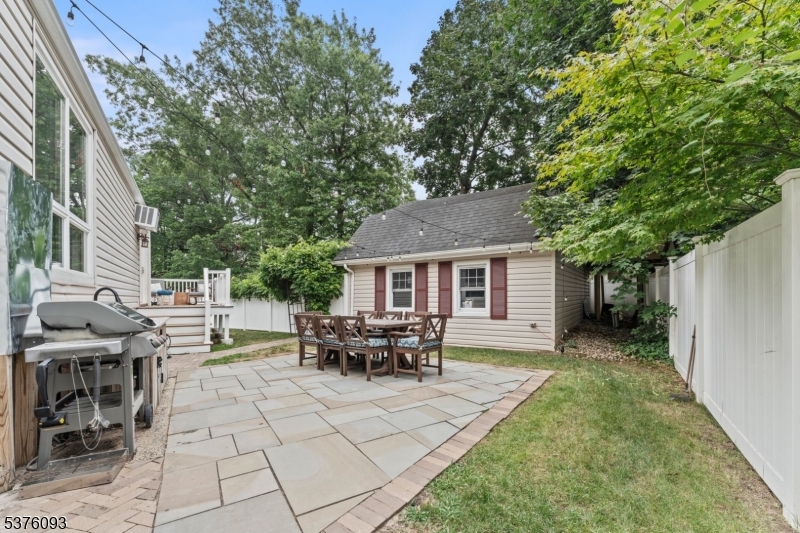 61 Willow Ave