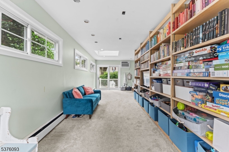 61 Willow Ave