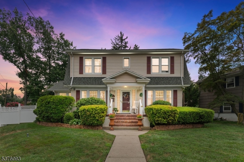 61 Willow Ave