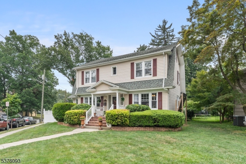 61 Willow Ave