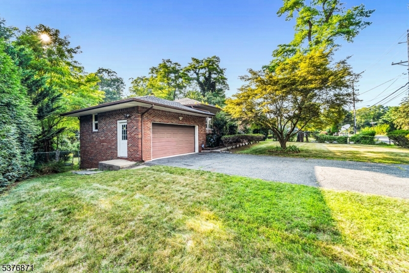341 Paramus Rd