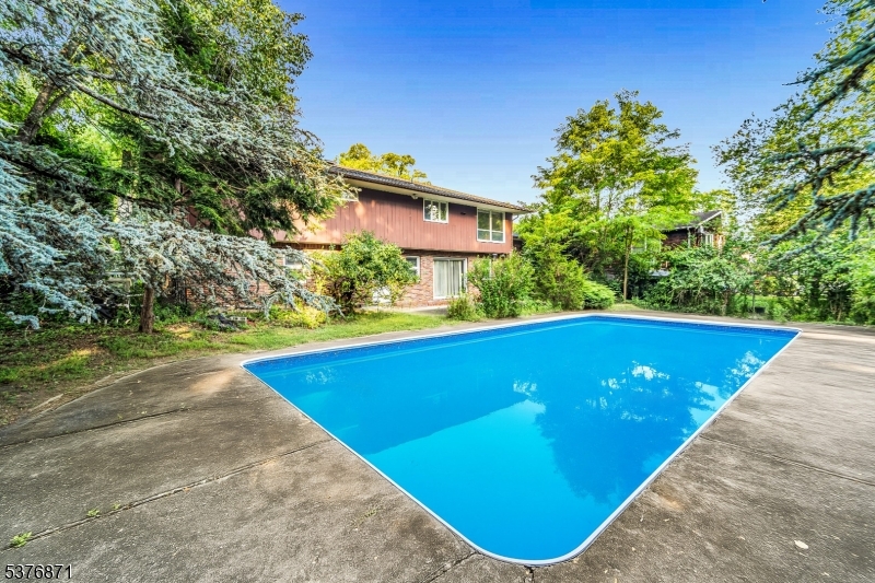 341 Paramus Rd