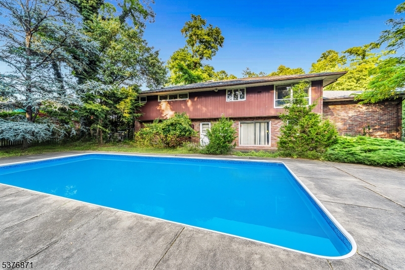 341 Paramus Rd