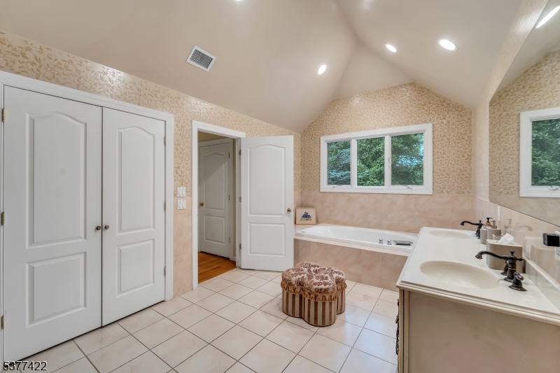 136 Tappan Rd