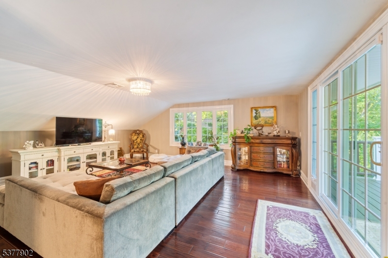 198 Pascack Rd