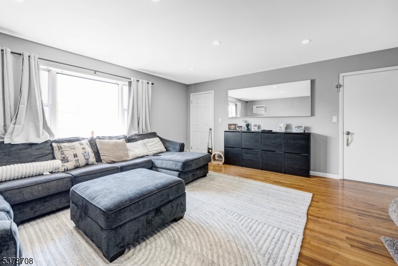 351 President St