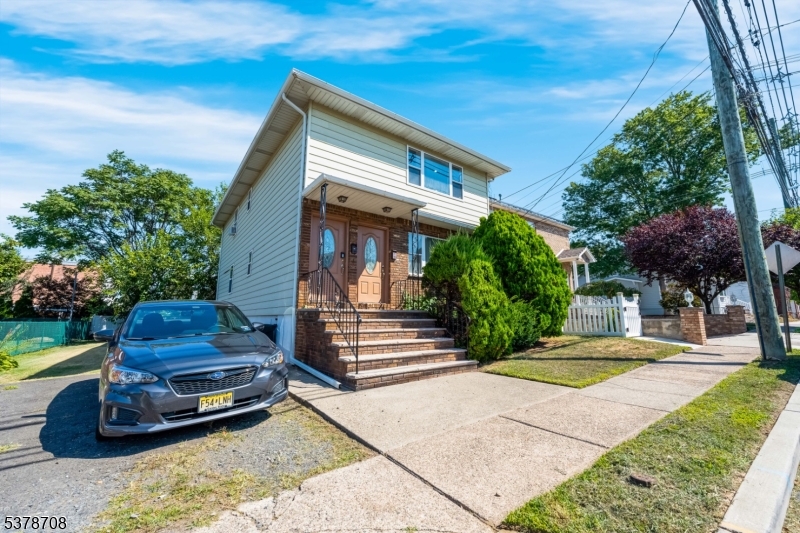 351 President St