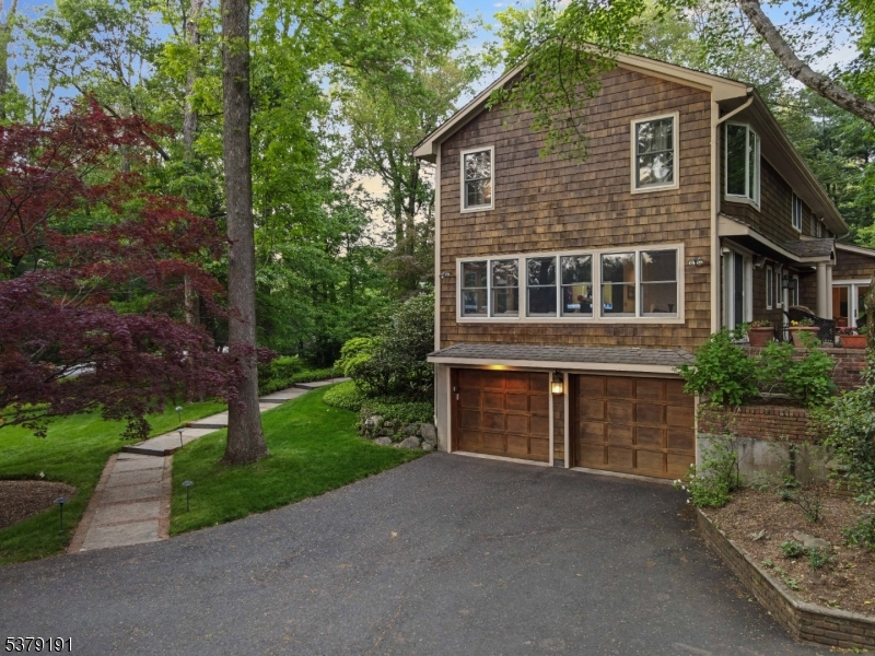 2 Canterbury Ct