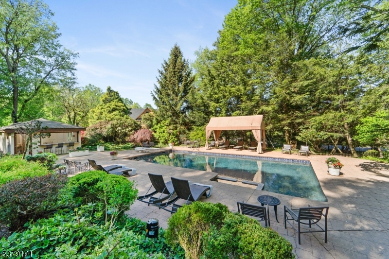 2 Canterbury Ct