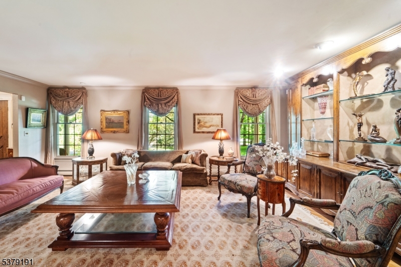 2 Canterbury Ct