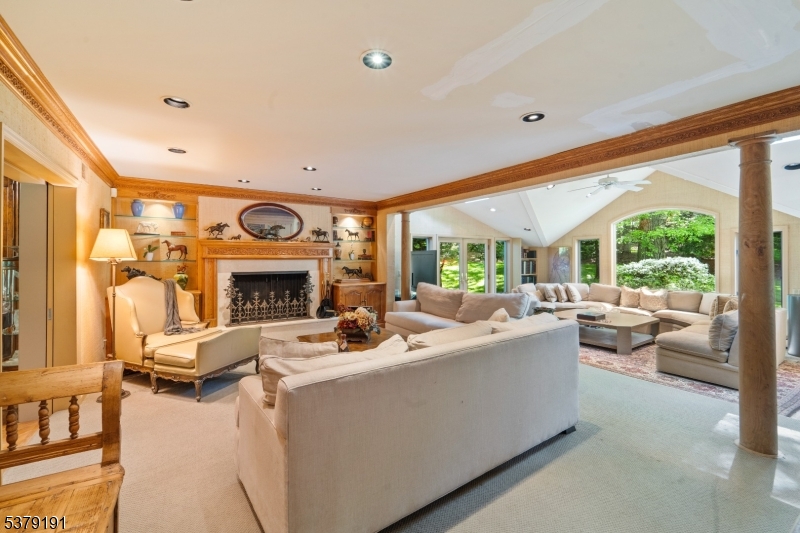 2 Canterbury Ct